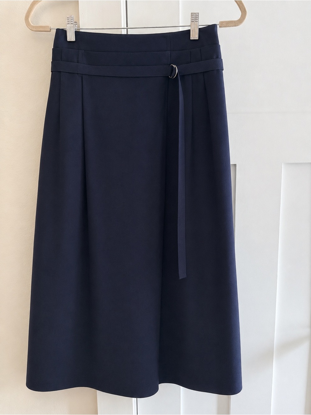 Vince Navy Blue Midi Skirt Belted Pleated Pockets Minimalist Size 4 or 6 EUC